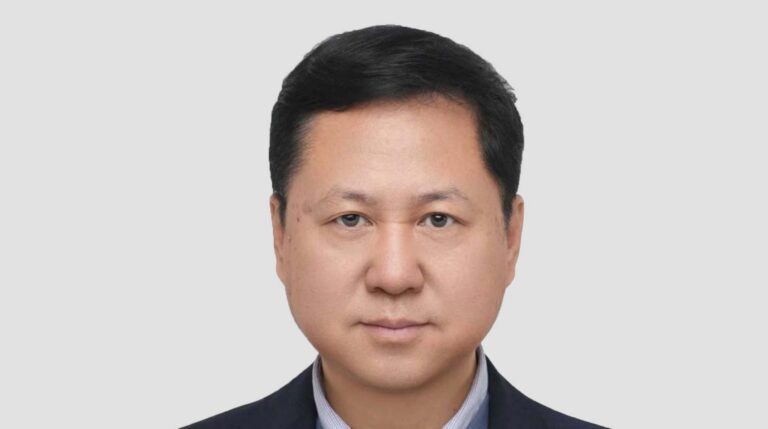 Sheng Xiao Headshot